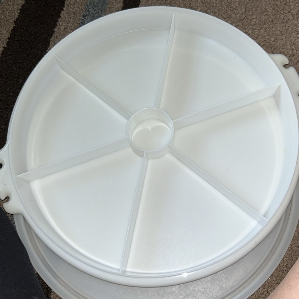 Tuppperware 405-1 12 inches Diameter vegetable/Fruit Tray